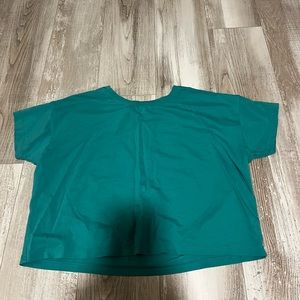green lululemon cropped T